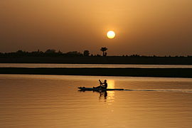 270px-Boat_on_Niger_River